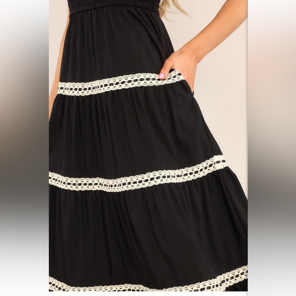 🌞 Dry Goods Tiered Midi Dress Black w/ White Lace 
Brand is Speechless